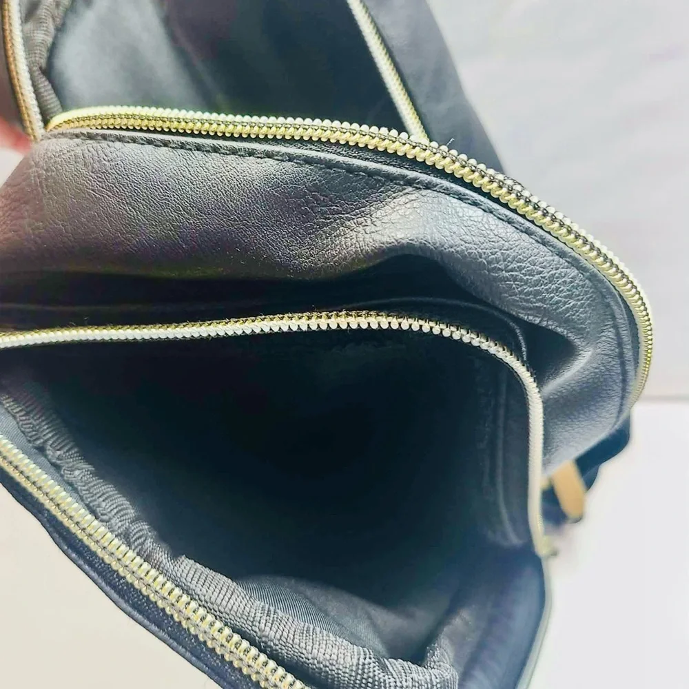 Elegant Black and Tan Men's Messenger Bag